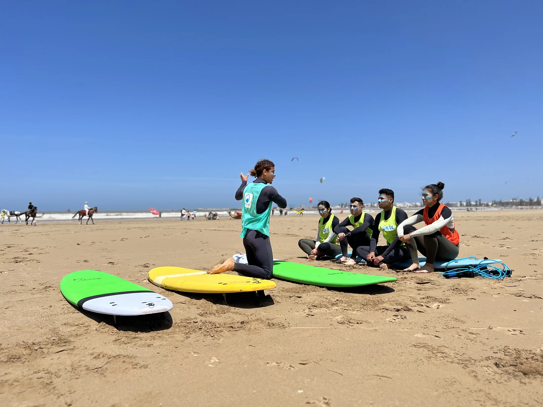 Cours de surf, kitesurf et wingfoil KSE sur la plage d'Essaouira